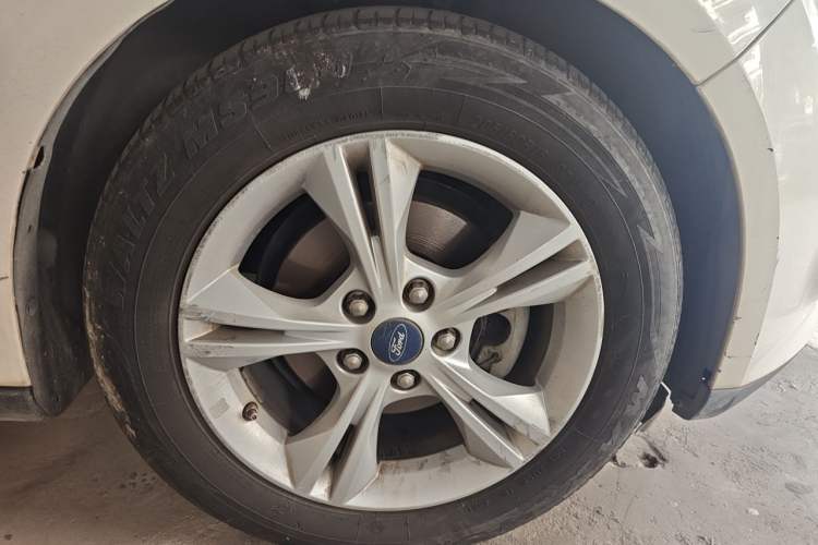 Used Ford Focus 2012 Sedan 1.6L Automatic Fashion Edition Right Front Wheel Hub