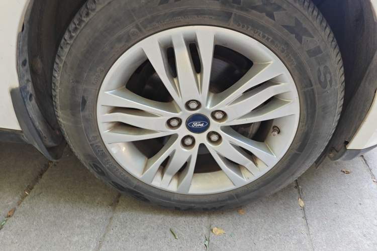 Used Ford Focus 2012 Hatchback 1.6L Manual Comfort Model Right Front Wheel Hub