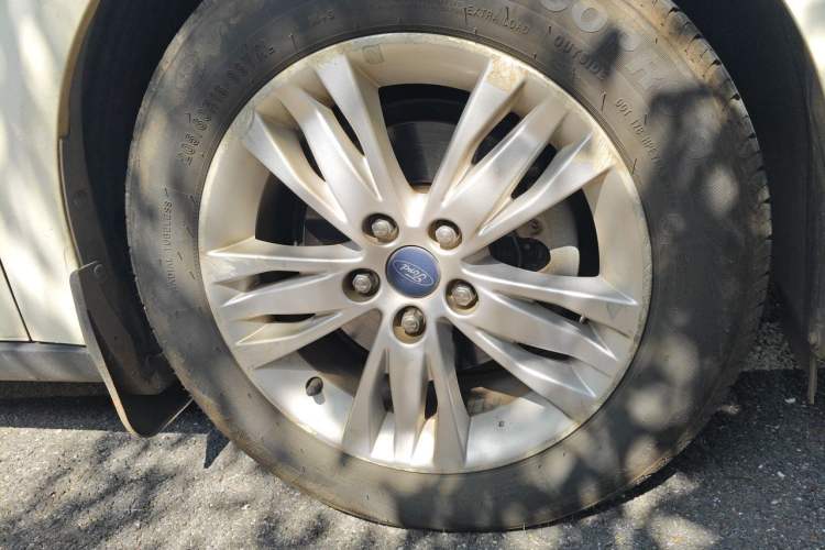 Used Ford Focus 2012 Hatchback 1.6L Automatic Comfort Model Right Front Wheel Hub