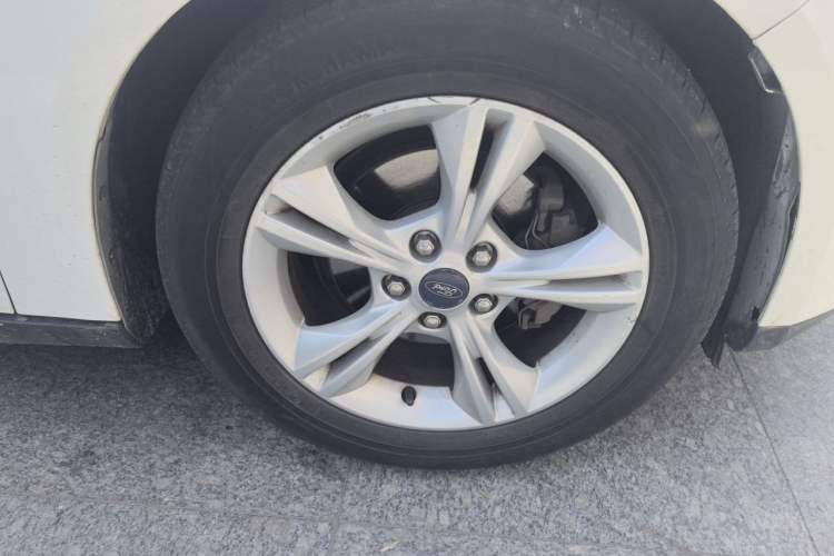 Used Ford Focus 2012 Hatchback 1.6L Automatic Fashion Edition Right Front Wheel Hub