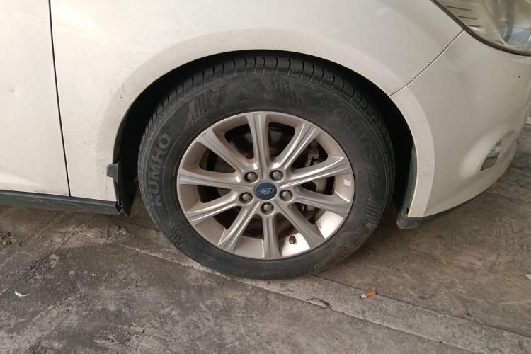 Used Ford Focus 2012 Sedan 1.6L Automatic Prestige Model Right Front Wheel Hub
