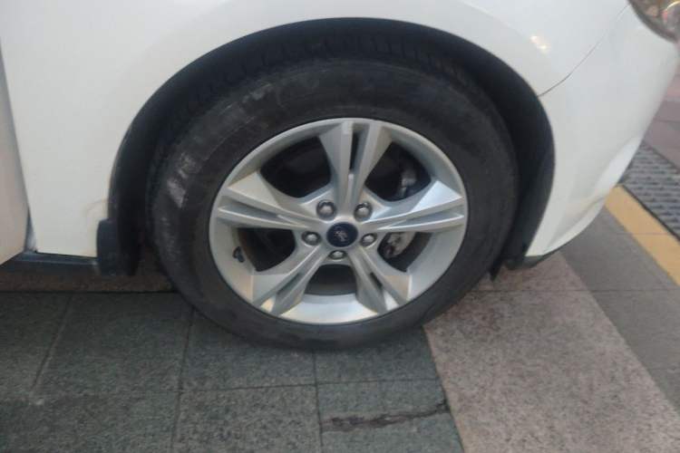 Used Ford Focus 2012 Hatchback 1.6L Automatic Fashion Edition Right Front Wheel Hub