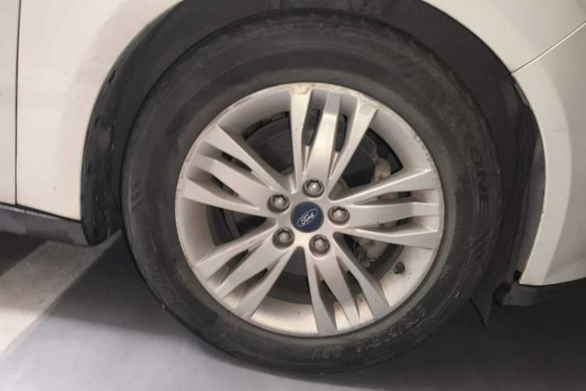 Used Ford Focus 2012 Hatchback 1.6L Automatic Comfort Model Right Front Wheel Hub
