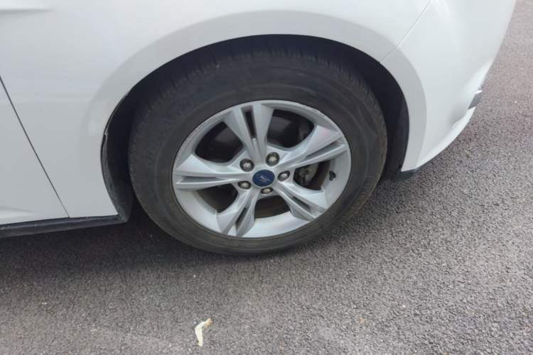 Used Ford Focus 2012 Sedan 1.6L Automatic Prestige Model Right Front Wheel Hub