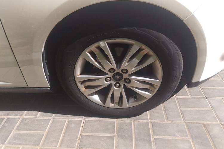 Used Ford Focus 2012 Hatchback 1.6L Automatic Comfort Model Right Front Wheel Hub