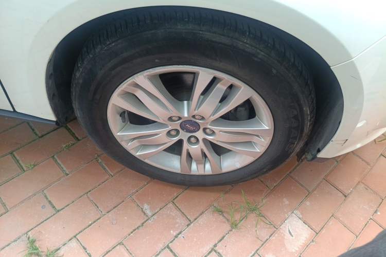 Used Ford Focus 2012 Hatchback 1.6L Automatic Comfort Model Right Front Wheel Hub