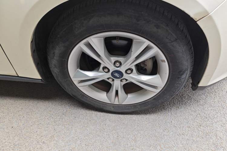 Used Ford Focus 2012 Hatchback 1.6L Automatic Fashion Edition Right Front Wheel Hub
