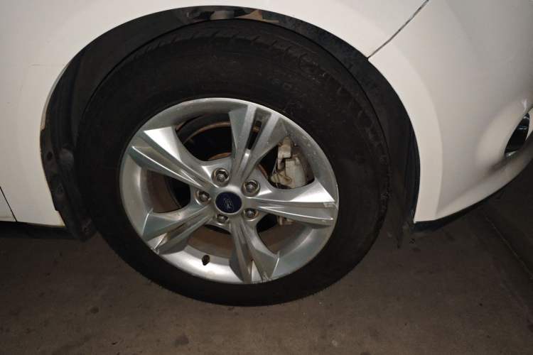 Used Ford Focus 2012 Sedan 1.6L Automatic Fashion Edition Right Front Wheel Hub