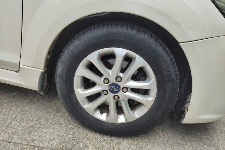 Used Ford Focus 2012 Hatchback Classic 1.8L Manual Base Model Right Front Wheel Hub