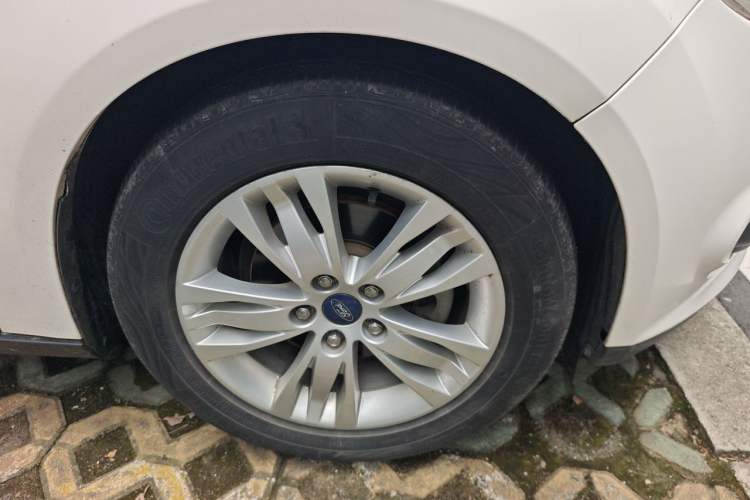 Used Ford Focus 2012 Hatchback 1.6L Automatic Comfort Model Right Front Wheel Hub