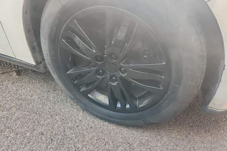 Used Ford Focus 2012 Sedan 1.6L Manual Comfort Model Right Front Wheel Hub
