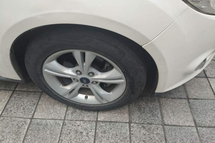 Used Ford Focus 2012 Hatchback 1.6L Automatic Fashion Edition Right Front Wheel Hub