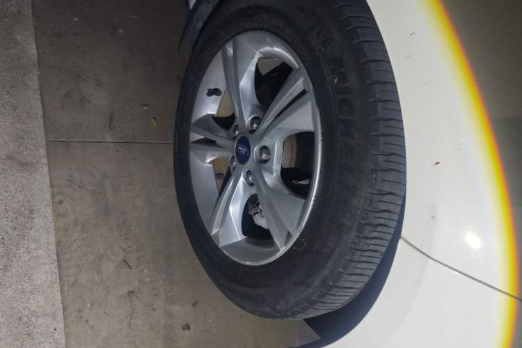 Used Ford Focus 2012 Hatchback 1.6L Automatic Fashion Edition Right Front Wheel Hub