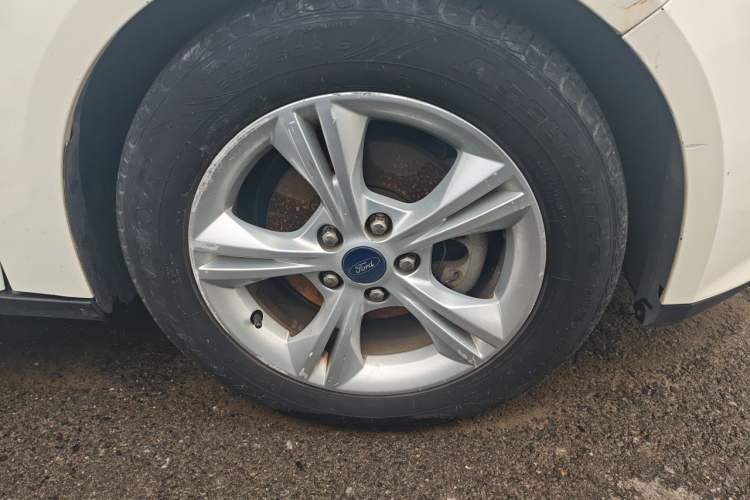 Used Ford Focus 2012 Sedan 1.6L Automatic Fashion Edition Right Front Wheel Hub