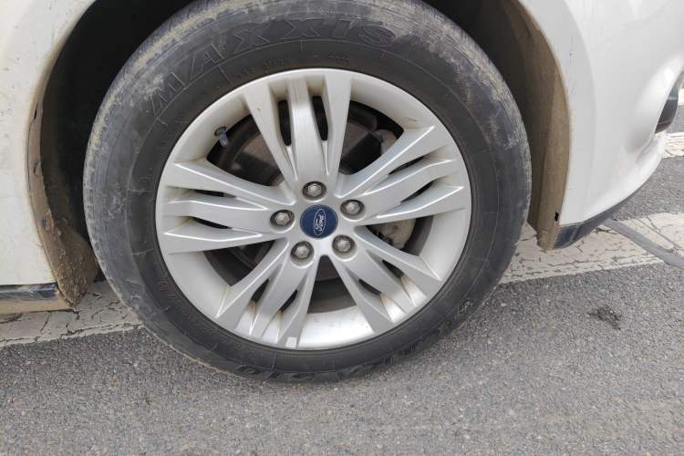 Used Ford Focus 2012 Hatchback 1.6L Automatic Comfort Model Right Front Wheel Hub