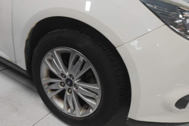 Used Ford Focus 2012 Hatchback 1.6L Automatic Comfort Model Right Front Wheel Hub