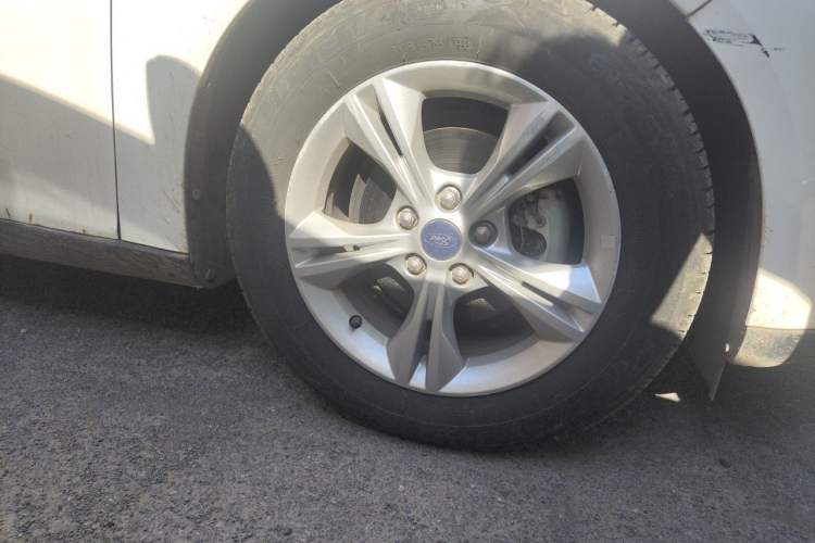 Used Ford Focus 2012 Hatchback 1.6L Automatic Fashion Edition Right Front Wheel Hub