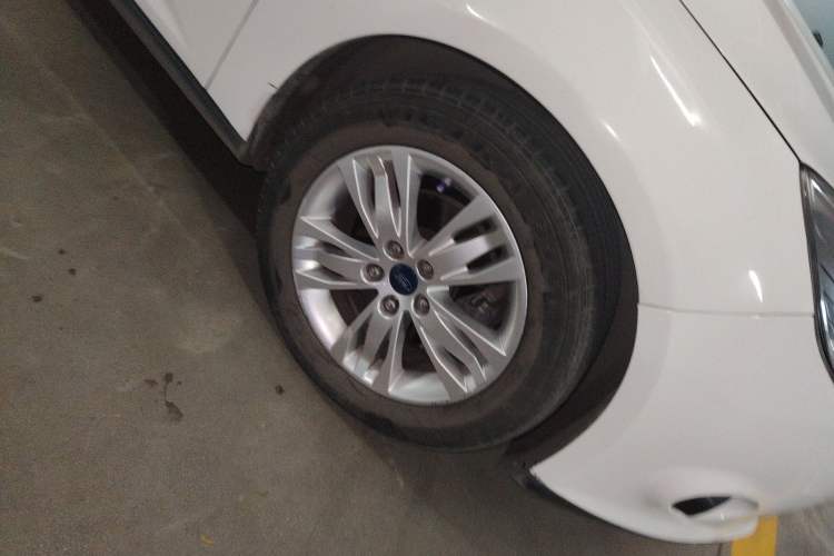 Used Ford Focus 2012 Sedan 1.6L Automatic Comfort Model Right Front Wheel Hub