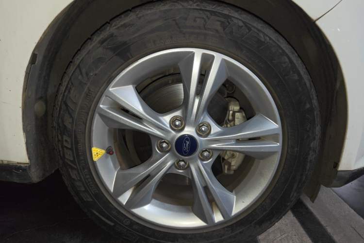 Used Ford Focus 2012 Sedan 1.6L Automatic Fashion Edition Right Front Wheel Hub