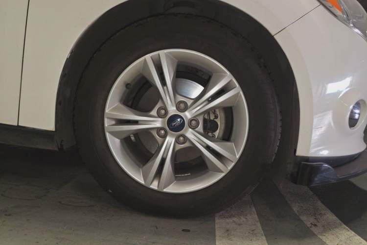 Used Ford Focus 2012 Hatchback 1.6L Automatic Fashion Edition Right Front Wheel Hub