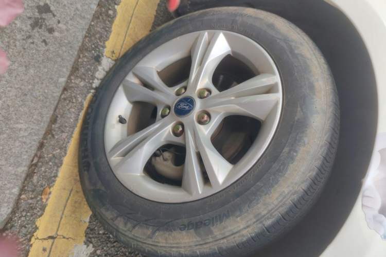 Used Ford Focus 2012 Hatchback 1.6L Automatic Fashion Edition Right Front Wheel Hub