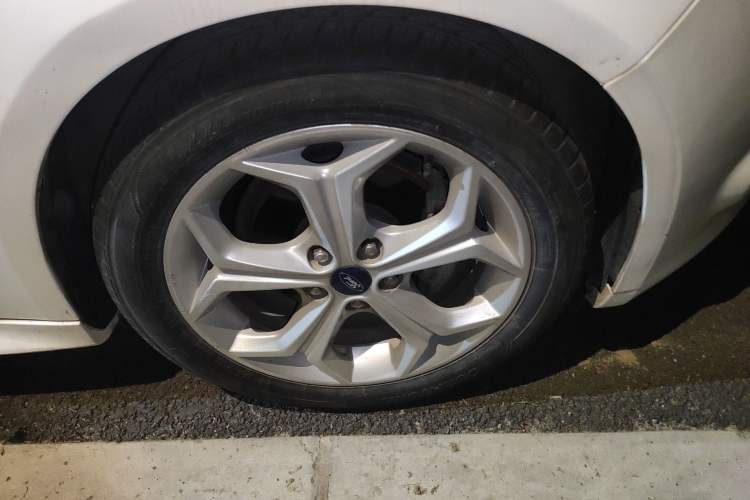 Used Ford Focus 2012 Hatchback 2.0L Manual Luxury Sport Model Right Front Wheel Hub