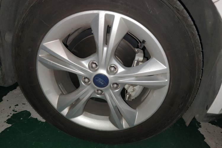 Used Ford Focus 2012 Sedan 1.6L Automatic Fashion Edition Right Front Wheel Hub