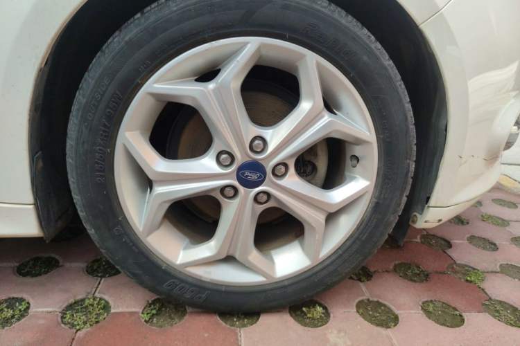 Used Ford Focus 2012 Hatchback 2.0L Automatic Luxury Sport Model Right Front Wheel Hub