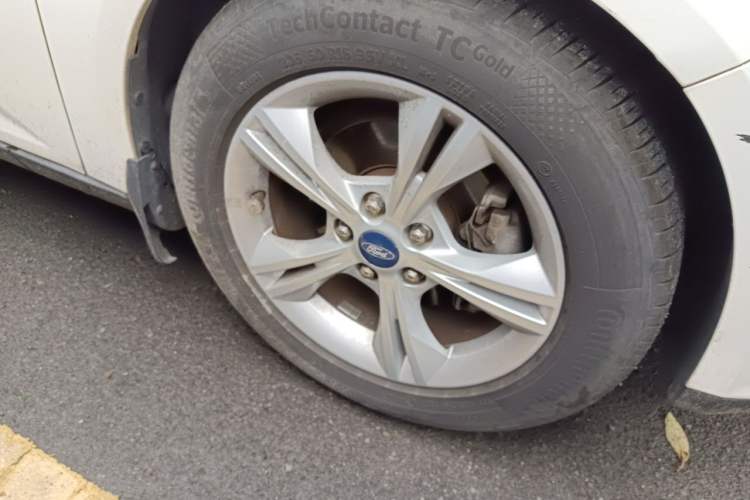 Used Ford Focus 2012 Hatchback 1.6L Automatic Fashion Edition Right Front Wheel Hub