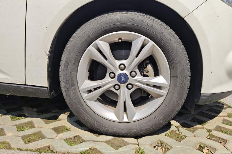 Used Ford Focus 2012 Sedan 1.6L Automatic Fashion Edition Right Front Wheel Hub