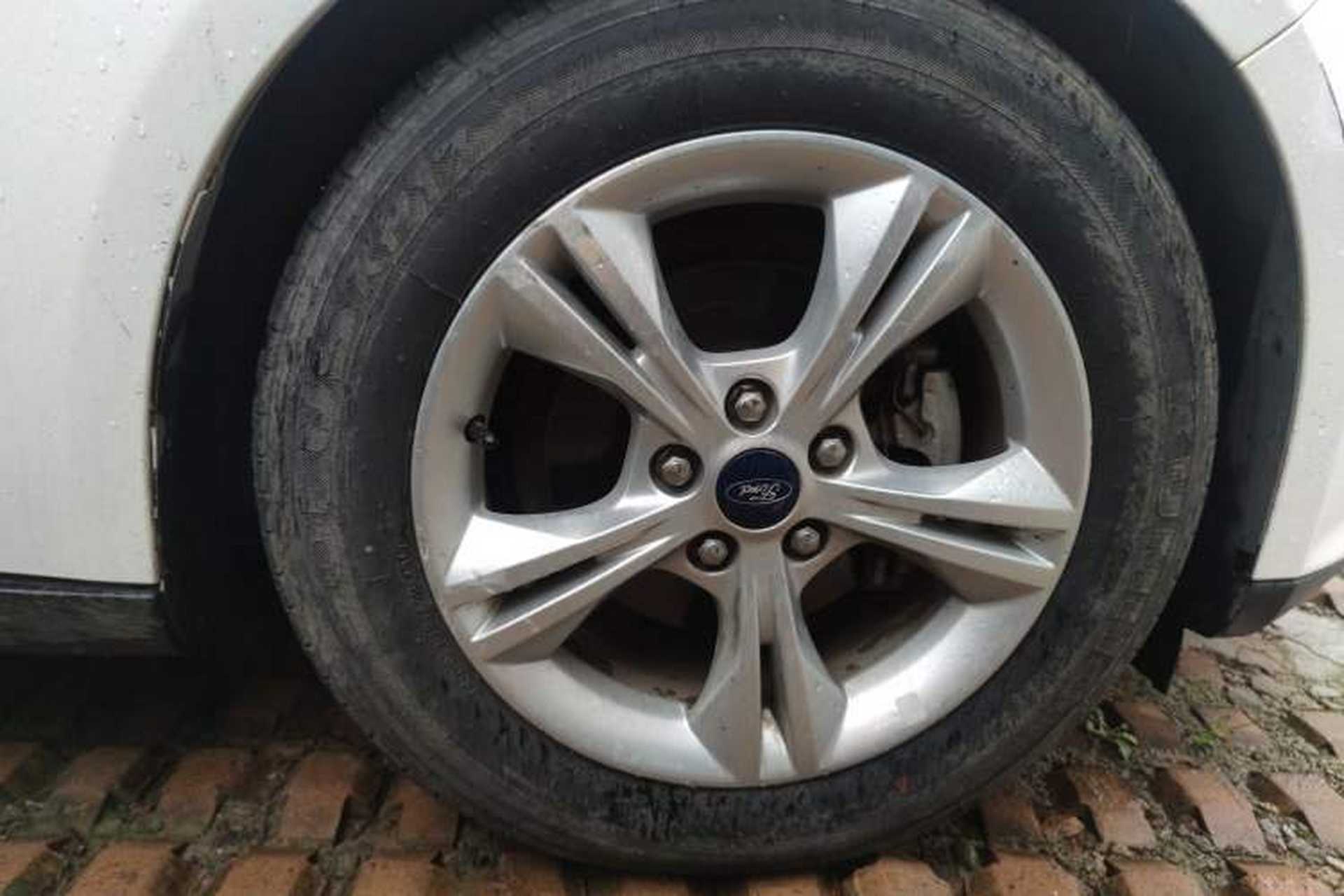 Used Ford Focus 2012 Sedan 1.6L Automatic Fashion Edition Right Front Wheel Hub