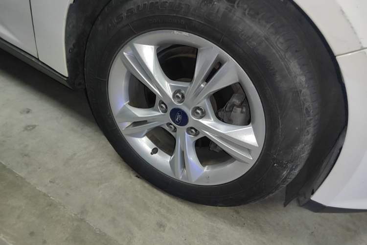 Used Ford Focus 2012 Sedan 1.6L Automatic Fashion Edition Right Front Wheel Hub