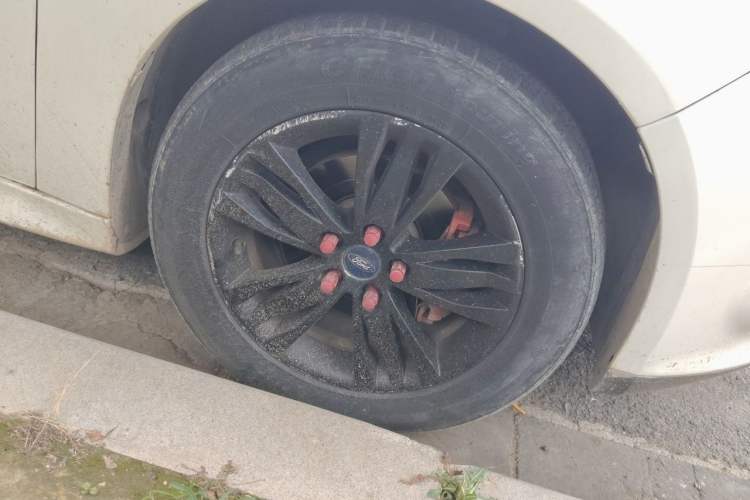 Used Ford Focus 2012 Hatchback 1.6L Automatic Comfort Model Right Front Wheel Hub
