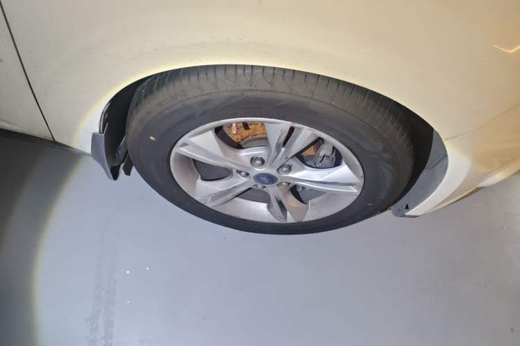 Used Ford Focus 2012 Sedan 1.6L Automatic Fashion Edition Right Front Wheel Hub