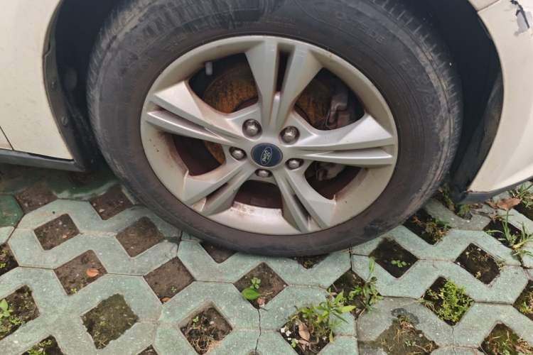 Used Ford Focus 2012 Hatchback 1.6L Automatic Fashion Edition Right Front Wheel Hub