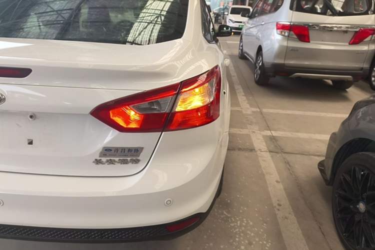 Used Ford Focus 2012 Sedan 1.6L Automatic Fashion Edition Right Rear Taillight