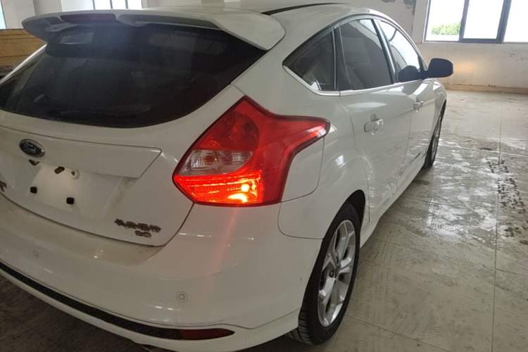 Used Ford Focus 2012 Hatchback 2.0L Automatic Luxury Sport Model Right Rear Taillight