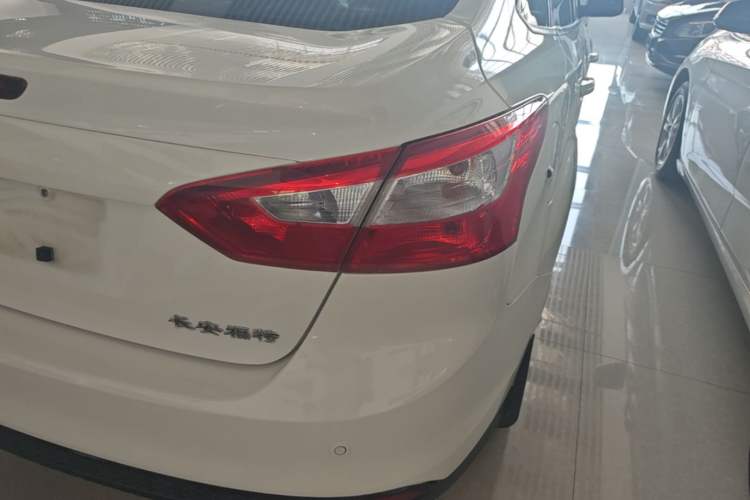 Used Ford Focus 2012 Sedan 1.6L Automatic Fashion Edition Right Rear Taillight