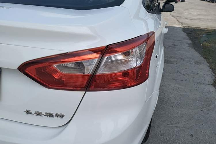 Used Ford Focus 2012 Sedan 1.6L Automatic Fashion Edition Right Rear Taillight