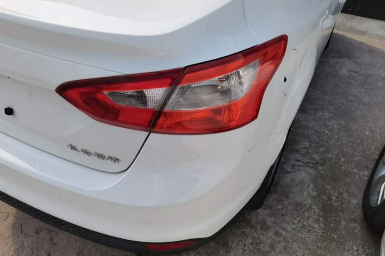 Used Ford Focus 2012 Sedan 1.6L Automatic Fashion Edition Right Rear Taillight