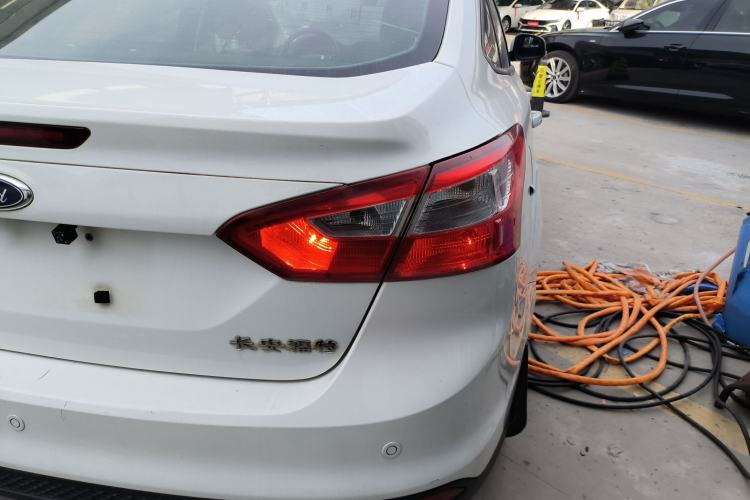 Used Ford Focus 2012 Sedan 1.6L Automatic Fashion Edition Right Rear Taillight
