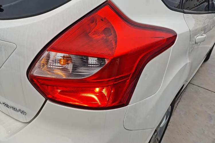 Used Ford Focus 2012 Hatchback 1.6L Automatic Fashion Edition Right Rear Taillight