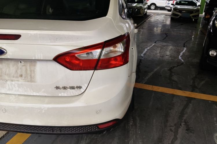 Used Ford Focus 2012 Sedan 1.6L Automatic Fashion Edition Right Rear Taillight