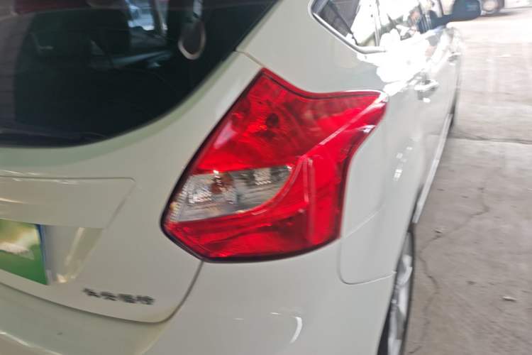 Used Ford Focus 2012 Hatchback 1.6L Automatic Fashion Edition Right Rear Taillight