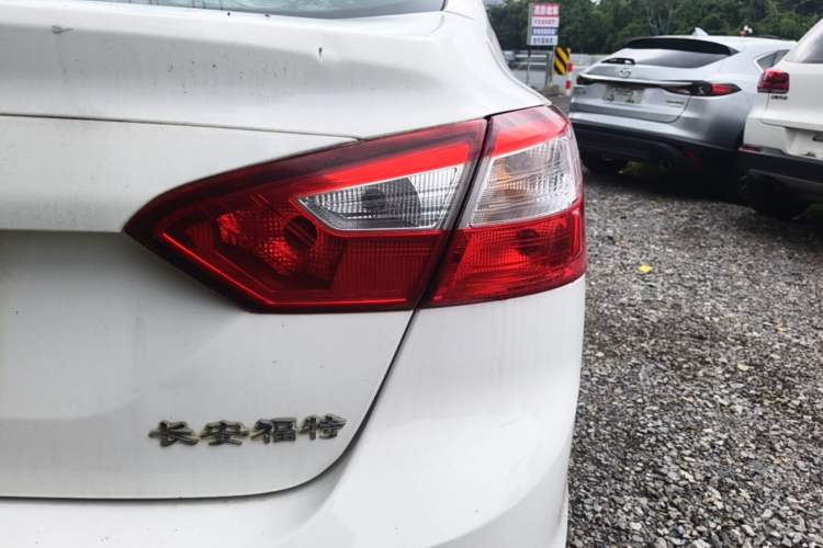 Used Ford Focus 2012 Sedan 1.6L Automatic Fashion Edition Right Rear Taillight