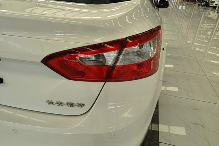 Used Ford Focus 2012 Sedan 1.6L Automatic Comfort Model Right Rear Taillight