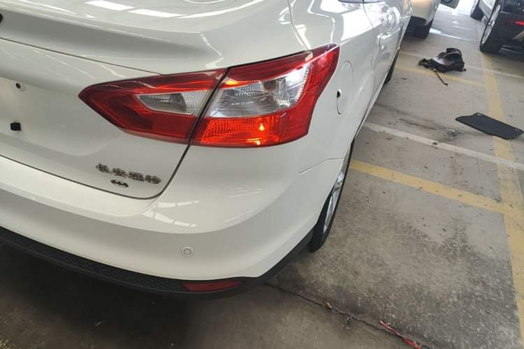 Used Ford Focus 2012 Sedan 1.6L Automatic Fashion Edition Right Rear Taillight