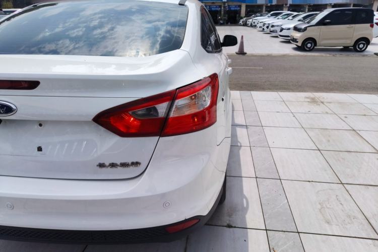 Used Ford Focus 2012 Sedan 1.6L Automatic Fashion Edition Right Rear Taillight
