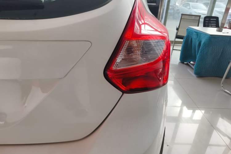 Used Ford Focus 2012 Hatchback 2.0L Automatic Luxury Sport Model Right Rear Taillight