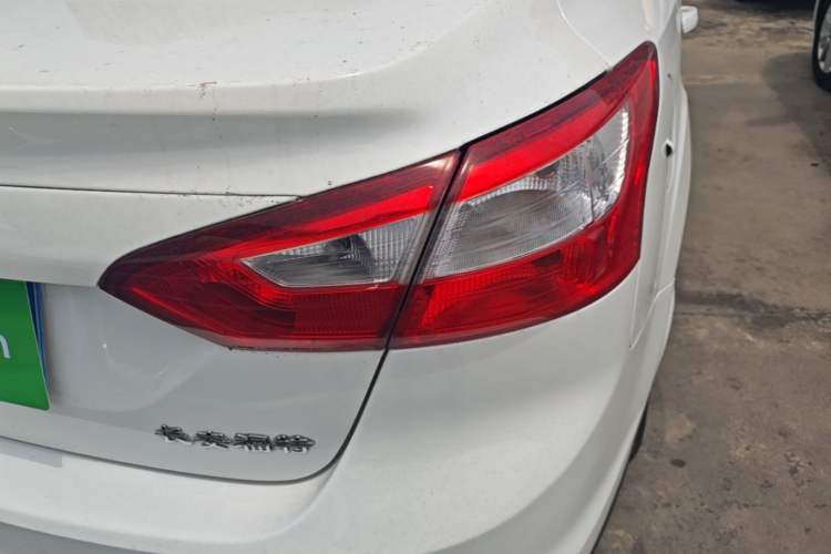 Used Ford Focus 2012 Sedan 1.6L Automatic Fashion Edition Right Rear Taillight